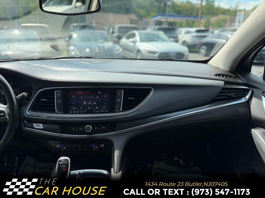 Used 2021 Buick Enclave Essence w/ Sound and Sites Package AWD/4WD image 29