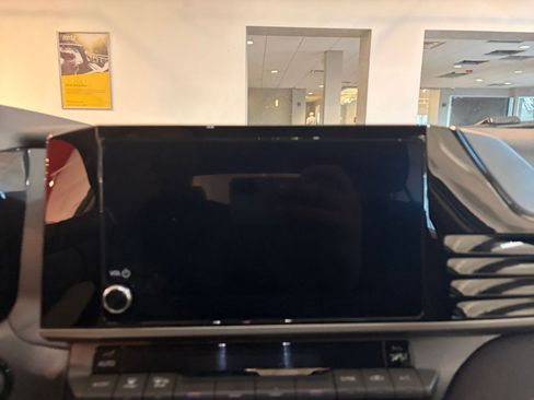 Used 2025 Toyota Camry LE image 18