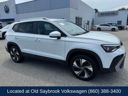 Certified 2026 Volkswagen Taos SE AWD/4WD image 3