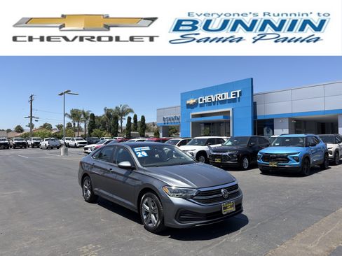 Used 2024 Volkswagen Jetta SE FWD image 1