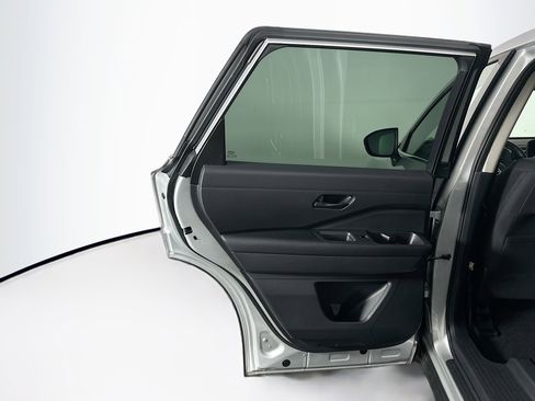 Used 2025 Nissan Pathfinder SV image 25