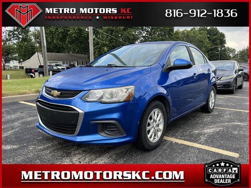 Used 2017 Chevrolet Sonic LT FWD image 1