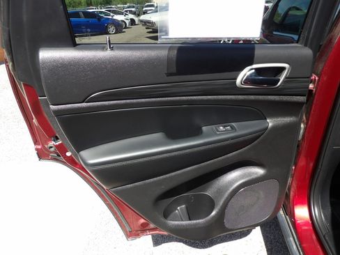 Used 2021 Jeep Grand Cherokee Laredo X AWD/4WD image 11