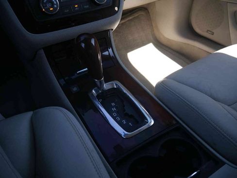 Used 2011 Cadillac DTS Premium FWD image 26