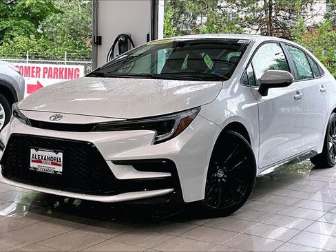Used 2026 Toyota Corolla SE FWD image 1