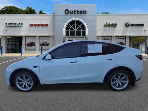 Used 2023 Tesla Model Y AWD image 7