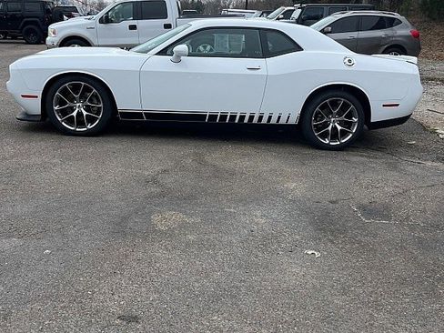 Used 2022 Dodge Challenger GT RWD image 5