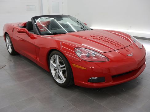 Used 2006 Chevrolet Corvette Convertible w/ Preferred Equipment Group RWD image 2