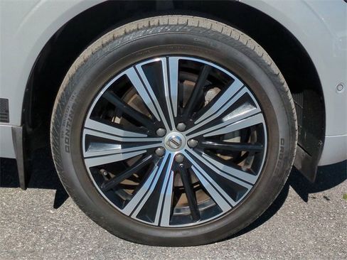 Used 2022 Volvo XC60 T8 Inscription w/ Advanced Package image 11