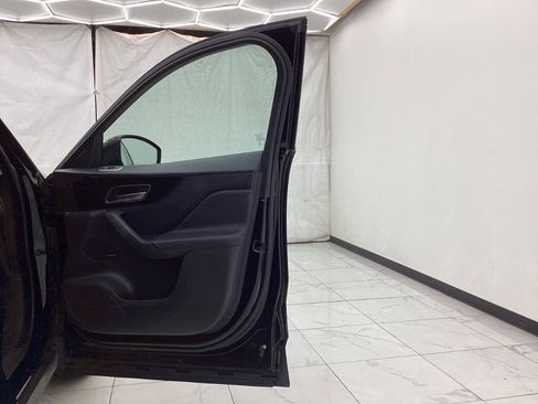 Used 2018 Jaguar F-PACE Premium image 20
