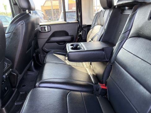 Used 2022 Jeep Wrangler Unlimited Sahara w/ Cold Weather Group AWD/4WD image 20