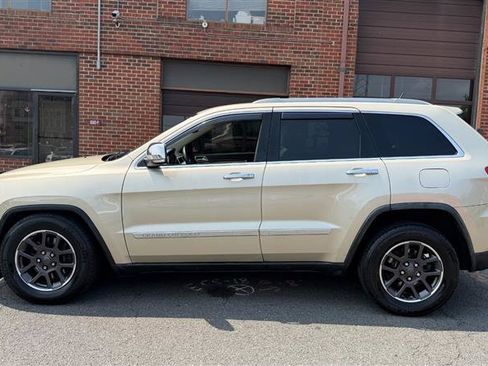 Used 2011 Jeep Grand Cherokee 4WD Limited w/ Trailer Tow Group IV image 7