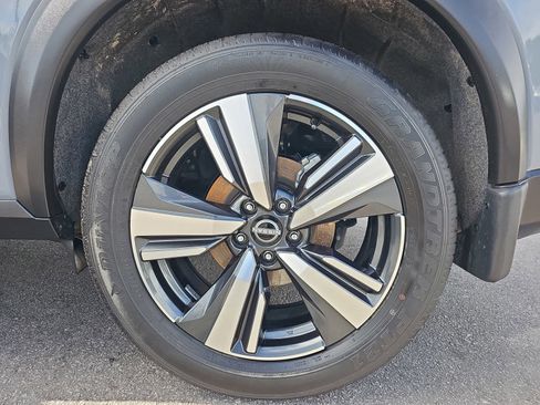 Used 2025 Nissan Rogue SL w/ Tech Package FWD image 35