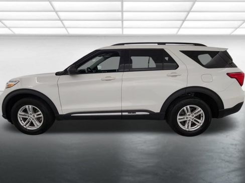 Used 2023 Ford Explorer XLT AWD/4WD image 4