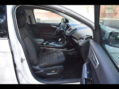 Used 2018 Ford Edge SEL FWD image 33