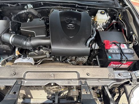 Used 2022 Toyota Tacoma TRD Off-Road AWD/4WD image 39
