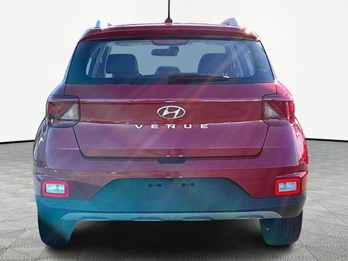 Used 2023 Hyundai Venue Limited image 6