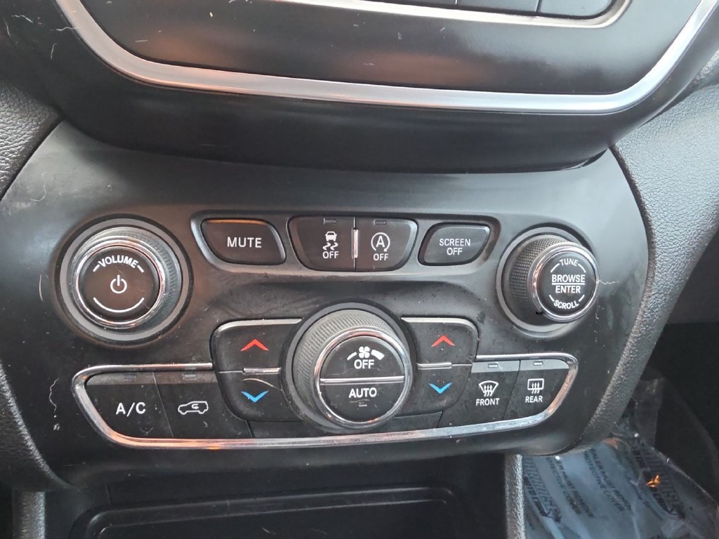 Used 2022 Jeep Cherokee Latitude Lux FWD image 20