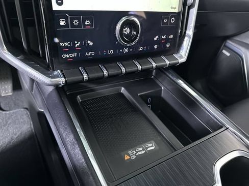Used 2025 GMC Acadia Elevation w/ Elevation Premium Package AWD/4WD image 17