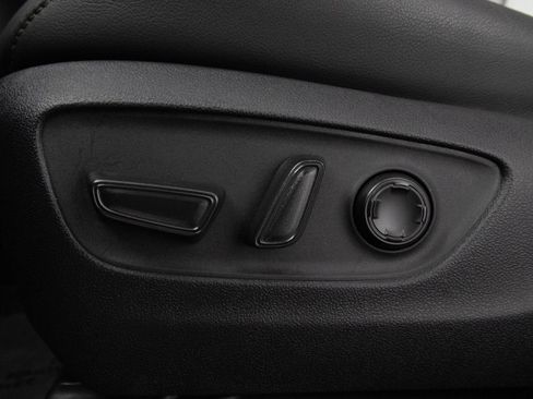 Used 2025 Toyota Sienna Platinum AWD/4WD image 8