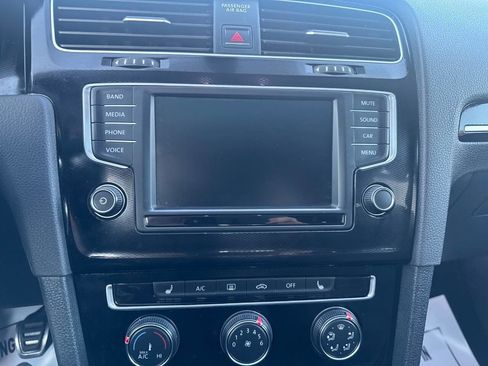 Used 2017 Volkswagen GTI SE image 18