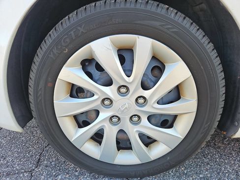 Used 2011 Hyundai Elantra GLS image 22