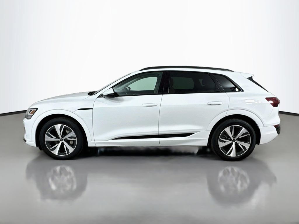 Used 2024 Audi Q8 e-tron Premium AWD/4WD image 9