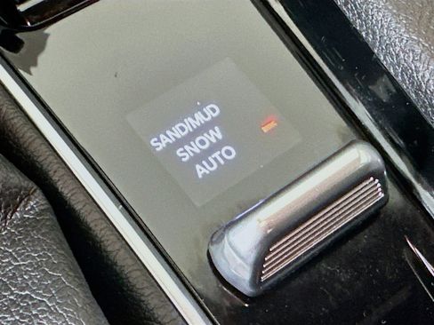 Used 2025 Jeep Compass Limited image 25