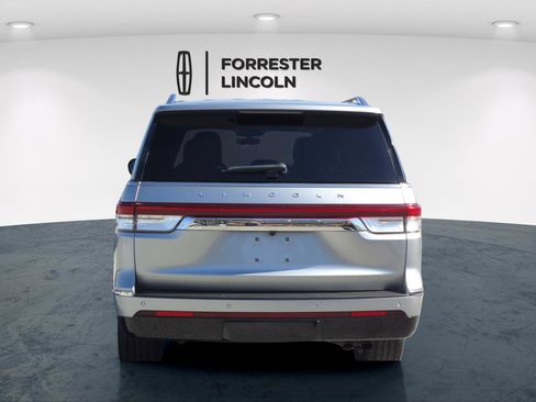 Used 2023 Lincoln Navigator L Reserve image 6