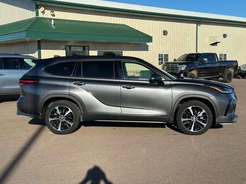 Used 2021 Toyota Highlander XSE image 36