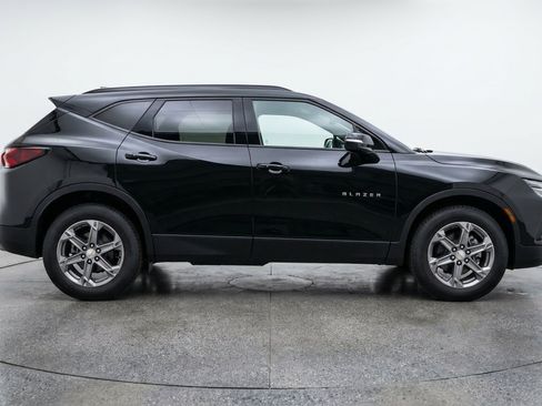 Used 2025 Chevrolet Blazer LT FWD image 11