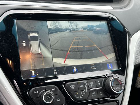 Used 2020 Chevrolet Bolt Premier w/ Infotainment Package image 32