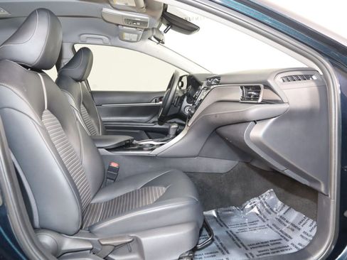Used 2020 Toyota Camry SE image 10