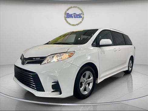 Used 2019 Toyota Sienna LE FWD image 1
