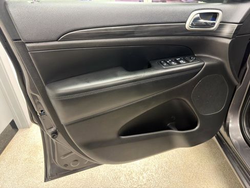 Used 2019 Jeep Grand Cherokee Altitude image 14