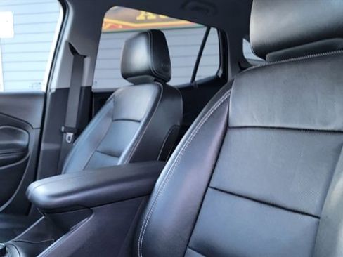 Used 2024 GMC Terrain SLT image 22