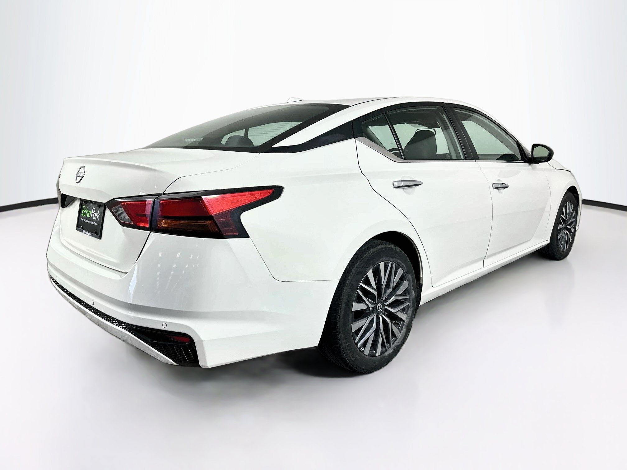 Used 2025 Nissan Altima 2.5 SV FWD image 9