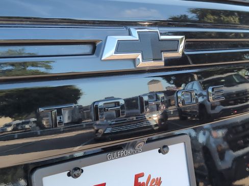 Used 2024 Chevrolet Tahoe Z71 w/ Luxury Package image 34