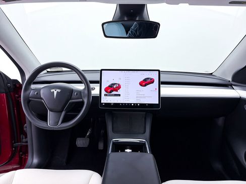 Used 2024 Tesla Model Y 2WD image 29