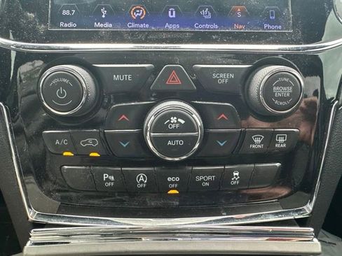 Used 2019 Jeep Grand Cherokee Altitude AWD/4WD image 26