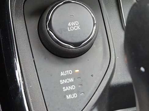 Used 2020 Jeep Compass Latitude AWD/4WD image 5