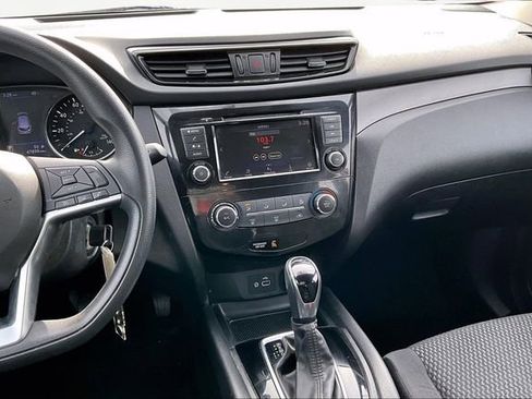 Used 2019 Nissan Rogue Sport S image 9
