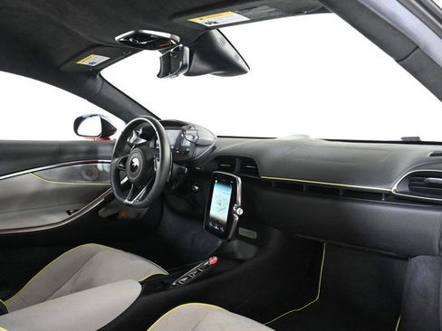 Used 2024 McLaren Artura image 15