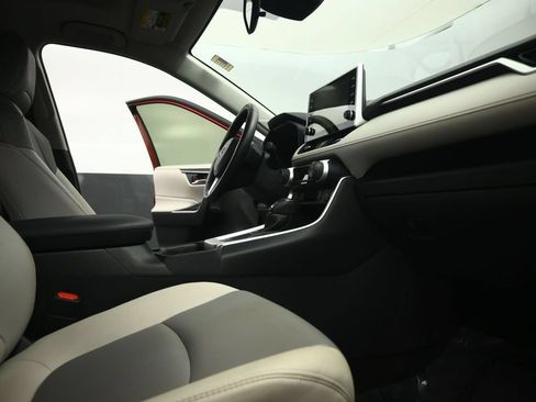 Used 2022 Toyota RAV4 XLE Premium FWD image 51