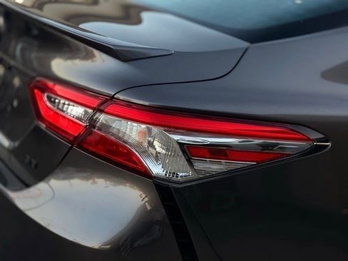 Used 2020 Toyota Camry SE image 12