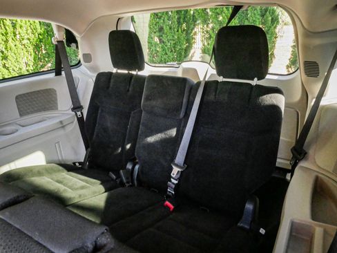 Used 2019 Dodge Grand Caravan SE w/ UConnect Hands-Free Group image 29