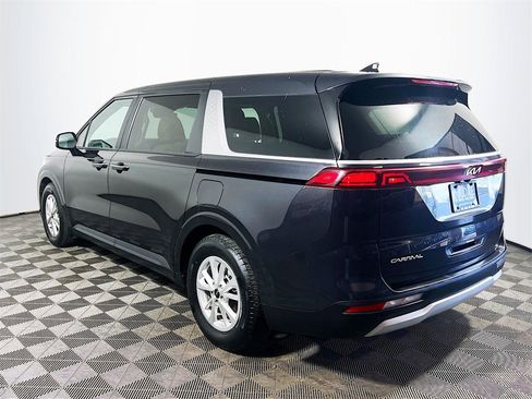 Used 2024 Kia Carnival LX image 6