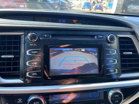 Used 2015 Toyota Highlander Plus FWD image 30