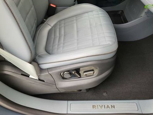 Used 2025 Rivian R1T Premium AWD/4WD image 23