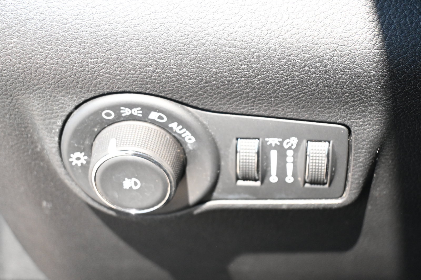 Used 2025 Jeep Compass Trailhawk AWD/4WD image 11